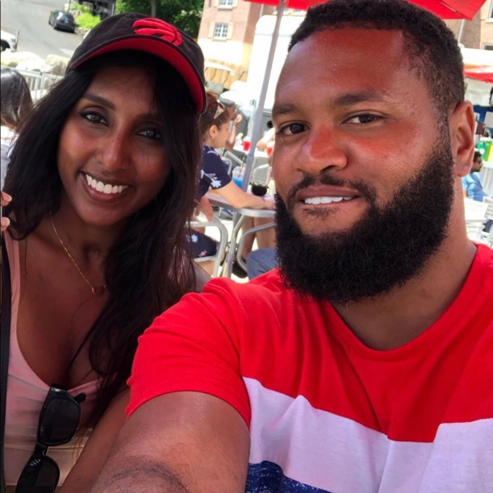 Meet your Poshers Lynk & Lor!